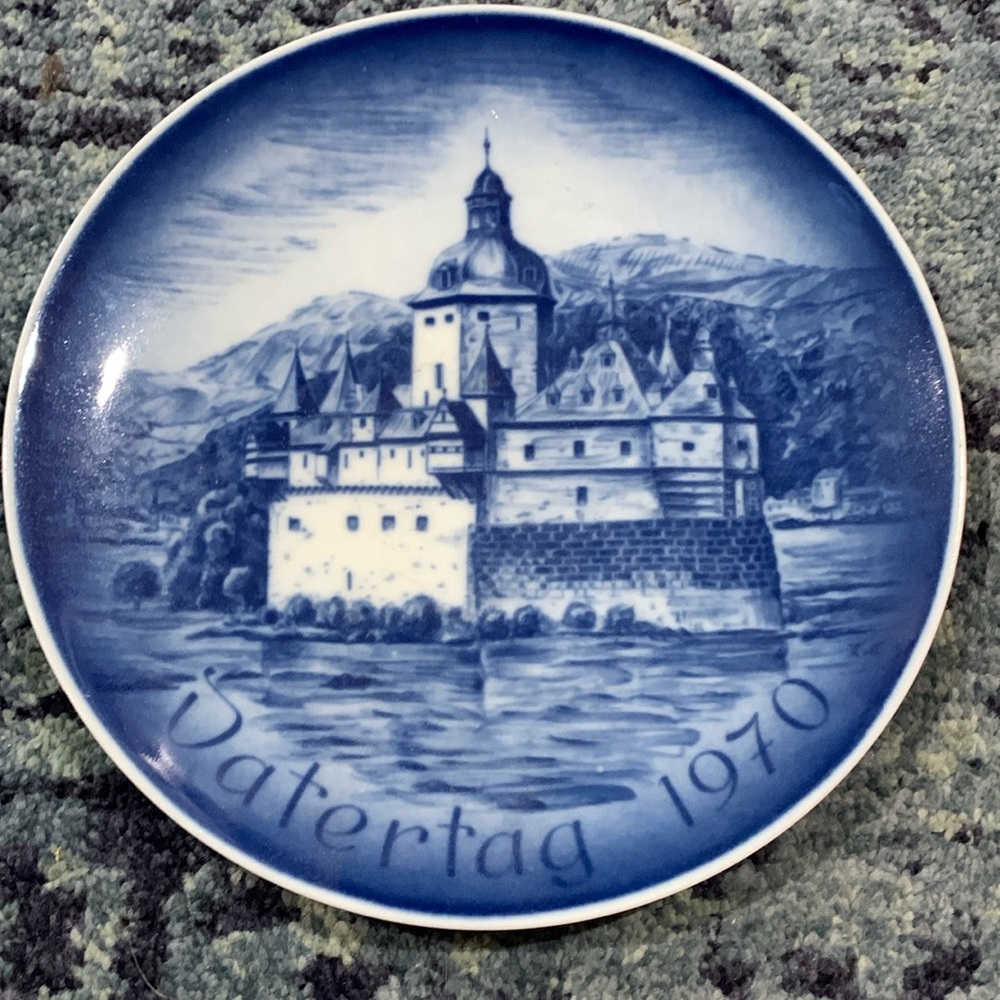 Vintage Bareuther Fathers Day Castle Plate 1970 blue and white Bavaria Germany